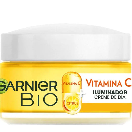 Garnier Brightening Day Cream with Vitamin C, nourishes, corrects lines and boosts radiance day after day.